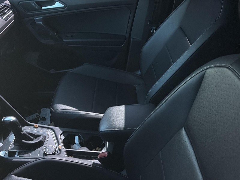 Volkswagen Tiguan Vehicle Full-screen Gallery Image 04