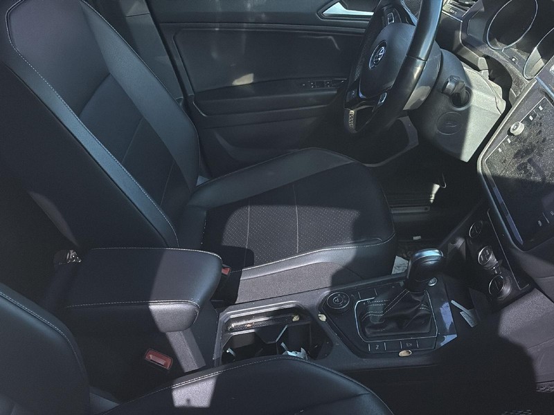 Volkswagen Tiguan Vehicle Full-screen Gallery Image 08