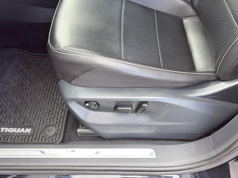 Volkswagen Tiguan Vehicle Full-screen Gallery Image 22