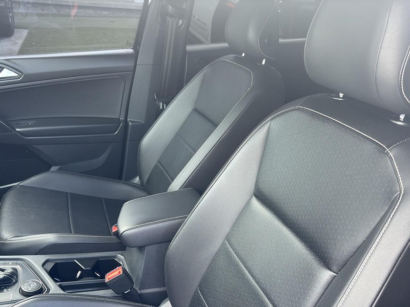 Volkswagen Tiguan Vehicle Full-screen Gallery Image 23