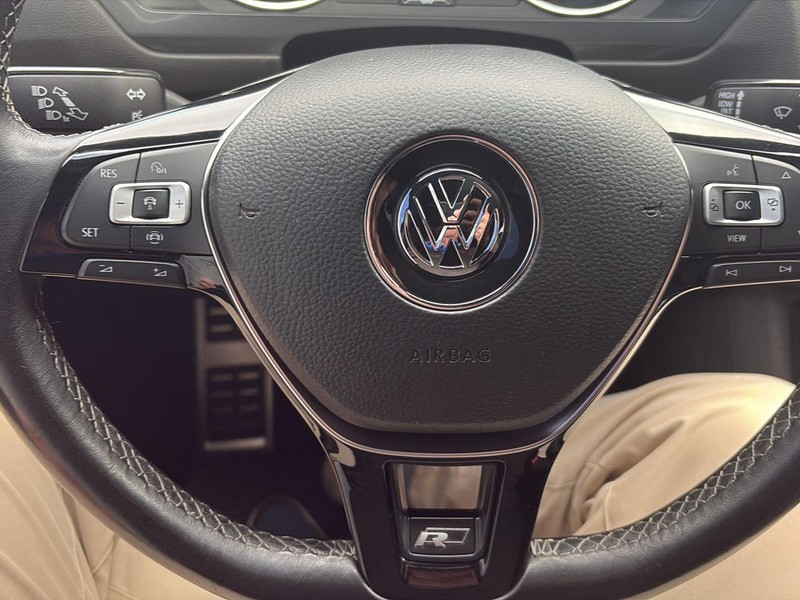 Volkswagen Tiguan Vehicle Full-screen Gallery Image 25