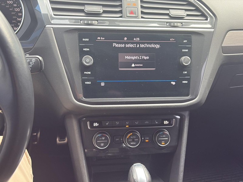 Volkswagen Tiguan Vehicle Full-screen Gallery Image 26