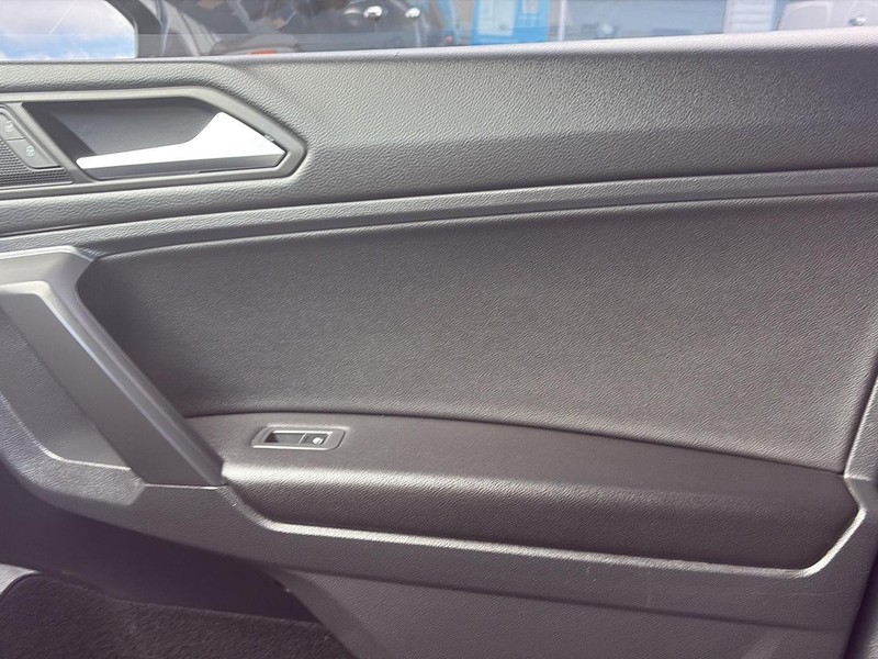 Volkswagen Tiguan Vehicle Full-screen Gallery Image 29