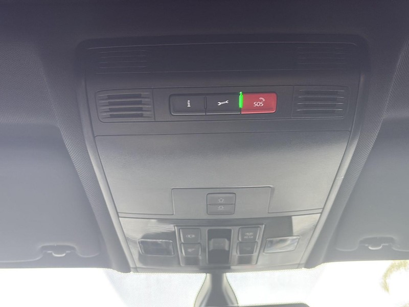 Volkswagen Tiguan Vehicle Full-screen Gallery Image 33