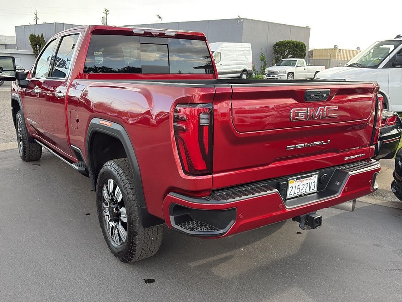 GMC Sierra 2500HD Vehicle Full-screen Gallery Image 10