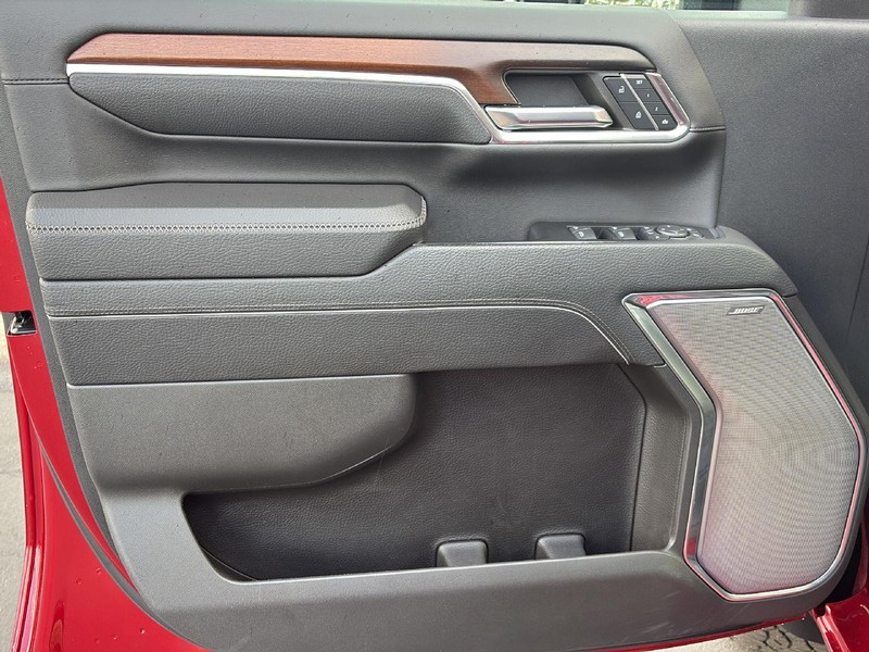 GMC Sierra 2500HD Vehicle Full-screen Gallery Image 14
