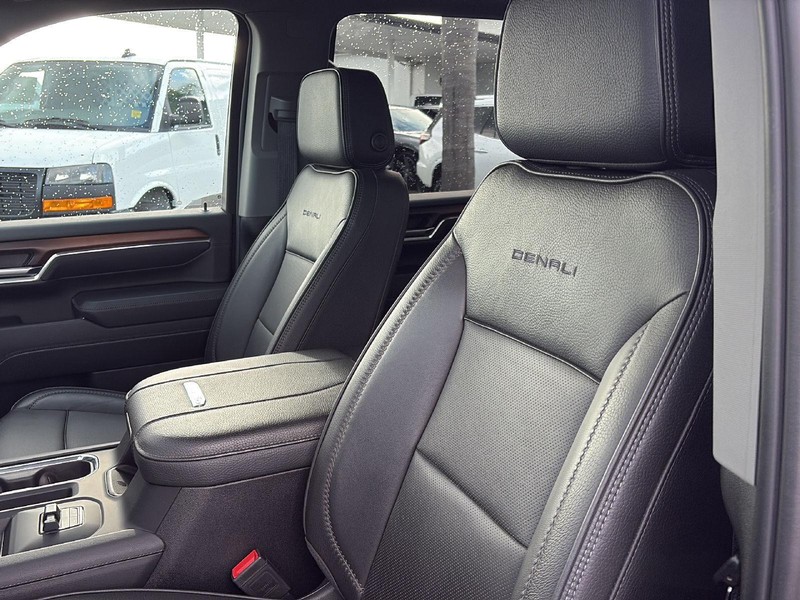 GMC Sierra 2500HD Vehicle Full-screen Gallery Image 16