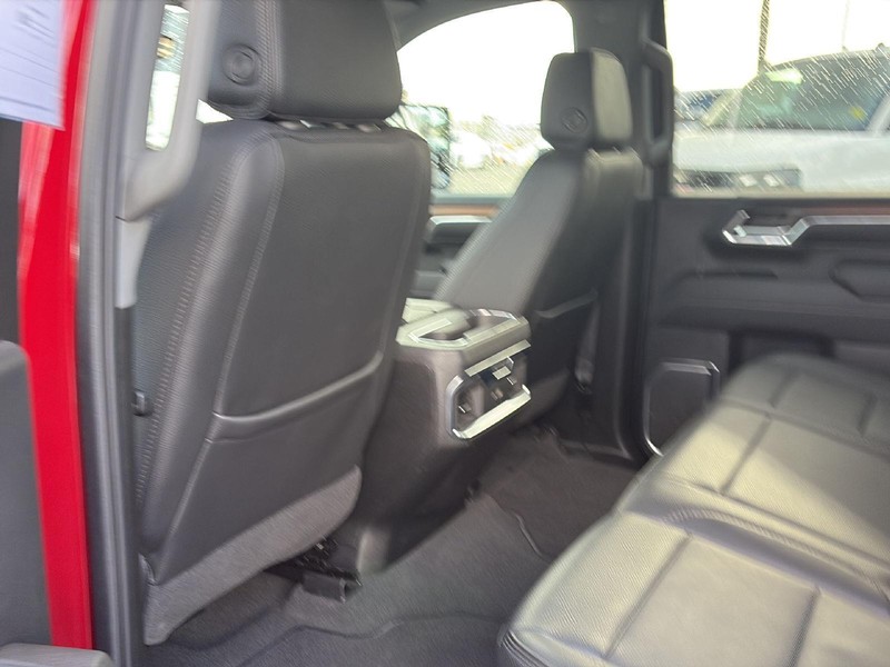 GMC Sierra 2500HD Vehicle Full-screen Gallery Image 17