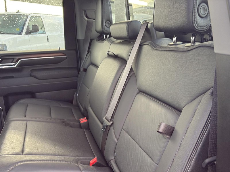 GMC Sierra 2500HD Vehicle Full-screen Gallery Image 18