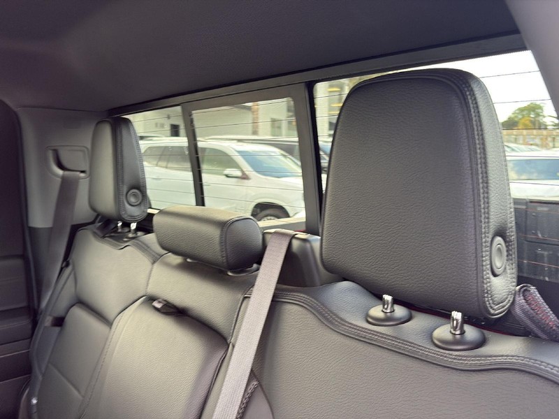 GMC Sierra 2500HD Vehicle Full-screen Gallery Image 19