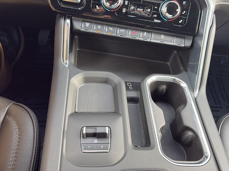 GMC Sierra 2500HD Vehicle Full-screen Gallery Image 28