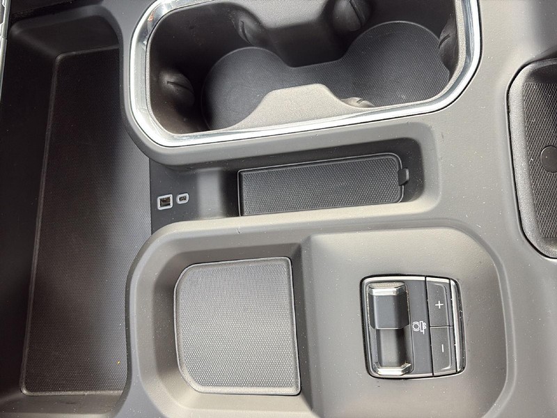 GMC Sierra 2500HD Vehicle Full-screen Gallery Image 29