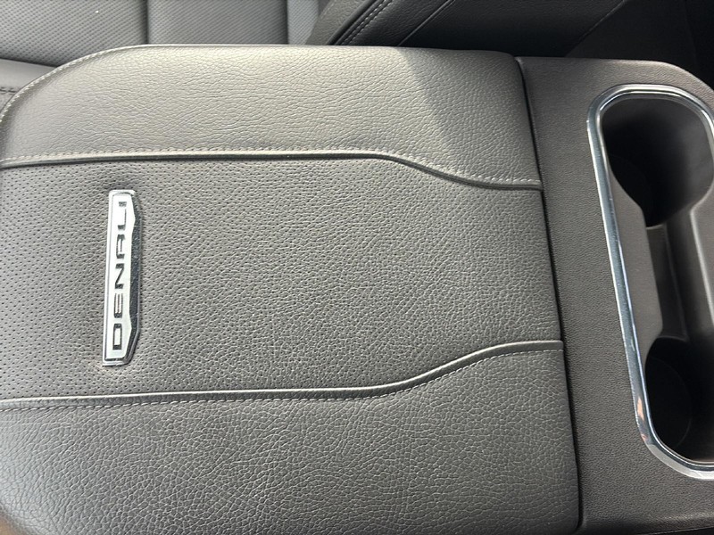 GMC Sierra 2500HD Vehicle Full-screen Gallery Image 30