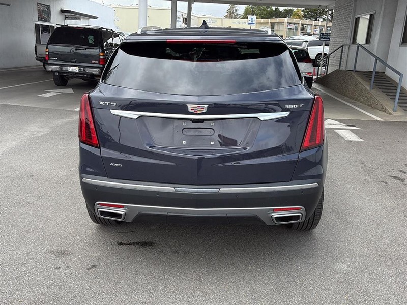 Cadillac XT5 Vehicle Full-screen Gallery Image 04