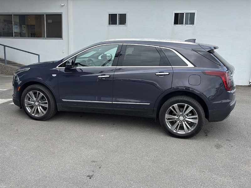 Cadillac XT5 Vehicle Full-screen Gallery Image 06