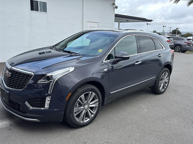 Cadillac XT5 Vehicle Full-screen Gallery Image 07