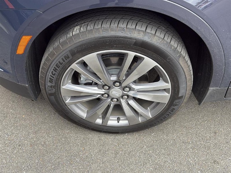 Cadillac XT5 Vehicle Full-screen Gallery Image 10
