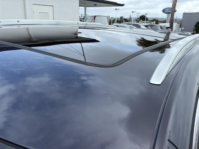 Cadillac XT5 Vehicle Full-screen Gallery Image 11
