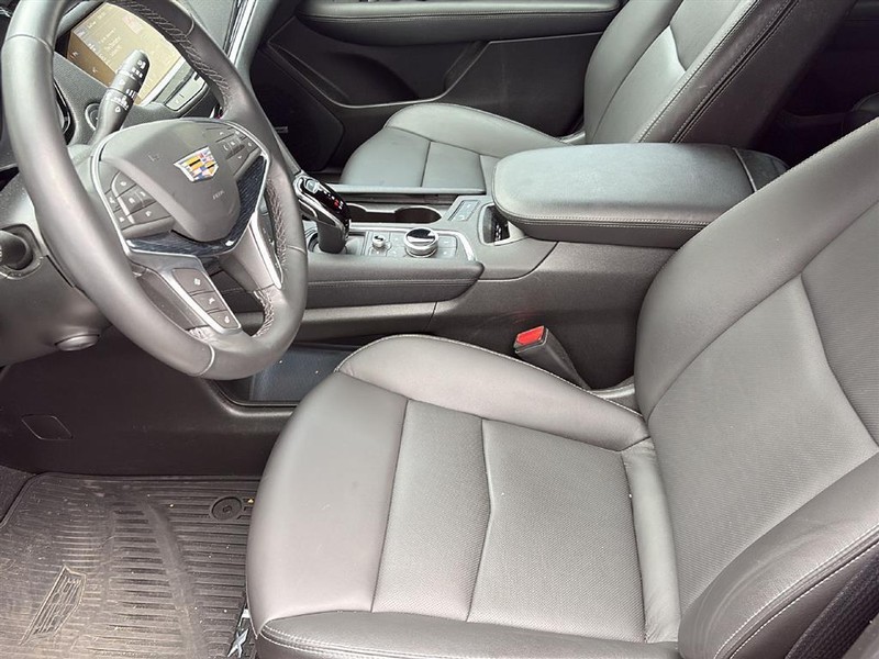Cadillac XT5 Vehicle Full-screen Gallery Image 17