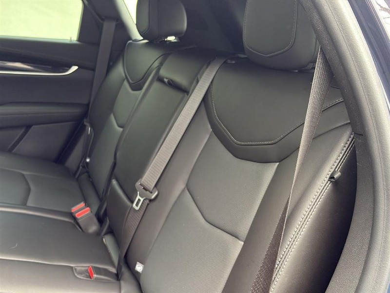 Cadillac XT5 Vehicle Full-screen Gallery Image 19