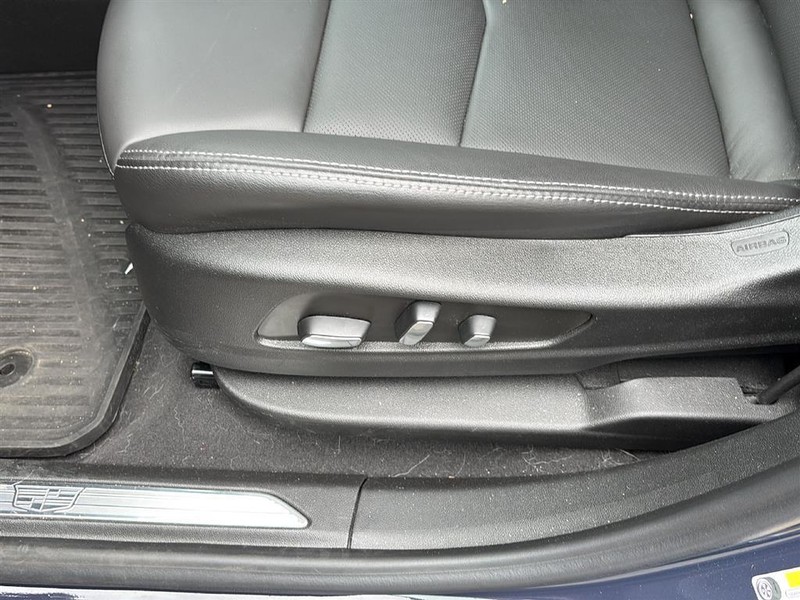 Cadillac XT5 Vehicle Full-screen Gallery Image 20