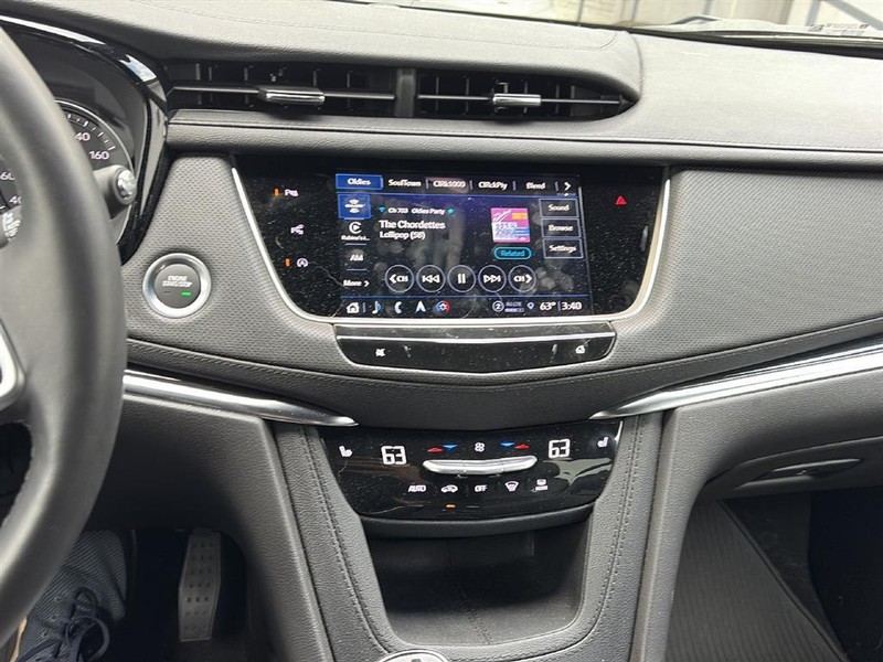 Cadillac XT5 Vehicle Full-screen Gallery Image 25