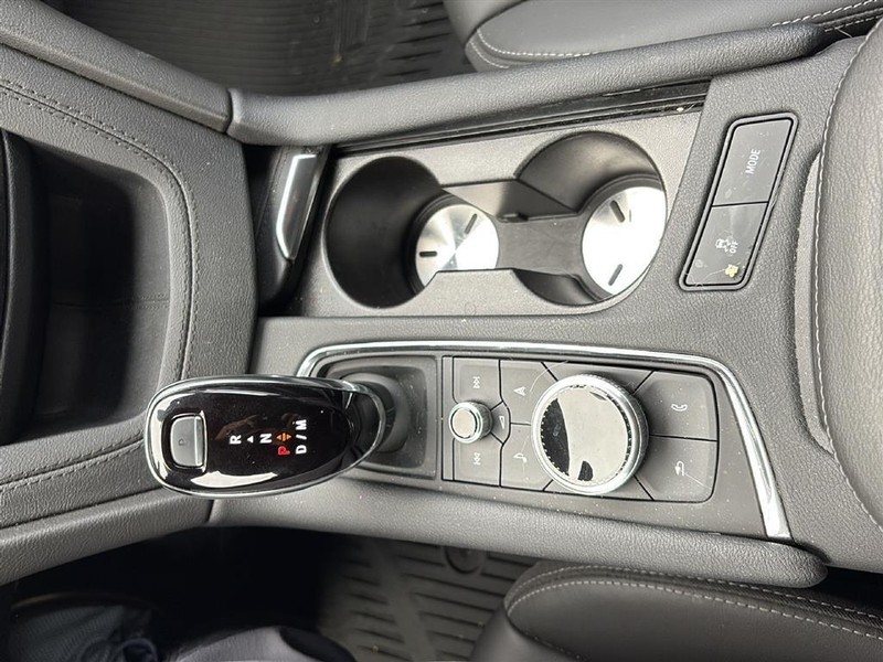 Cadillac XT5 Vehicle Full-screen Gallery Image 26