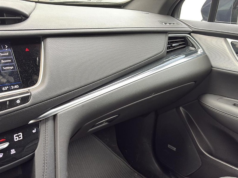 Cadillac XT5 Vehicle Full-screen Gallery Image 27