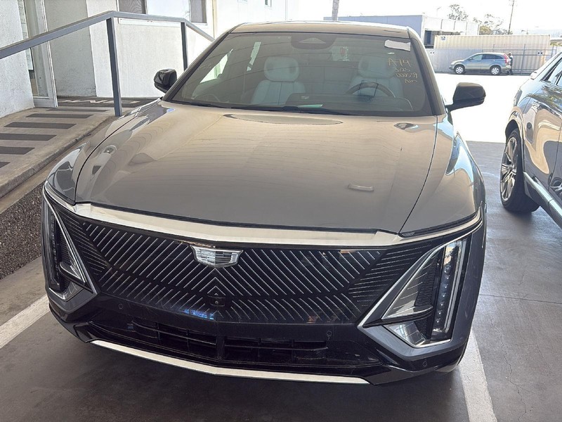 Cadillac LYRIQ Vehicle Full-screen Gallery Image 02