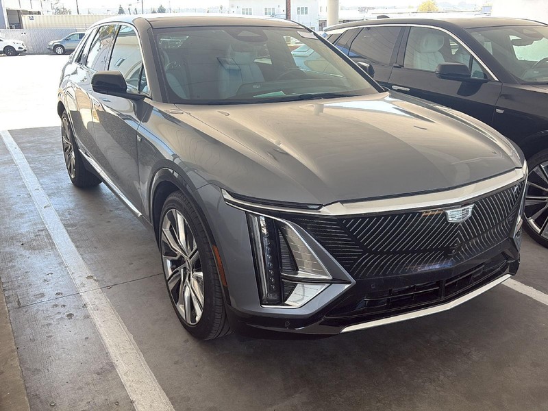 Cadillac LYRIQ Vehicle Full-screen Gallery Image 03