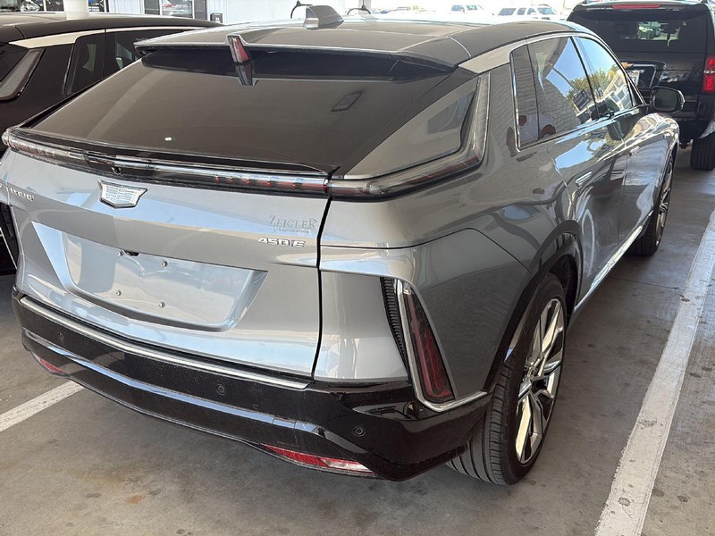 Cadillac LYRIQ Vehicle Full-screen Gallery Image 04