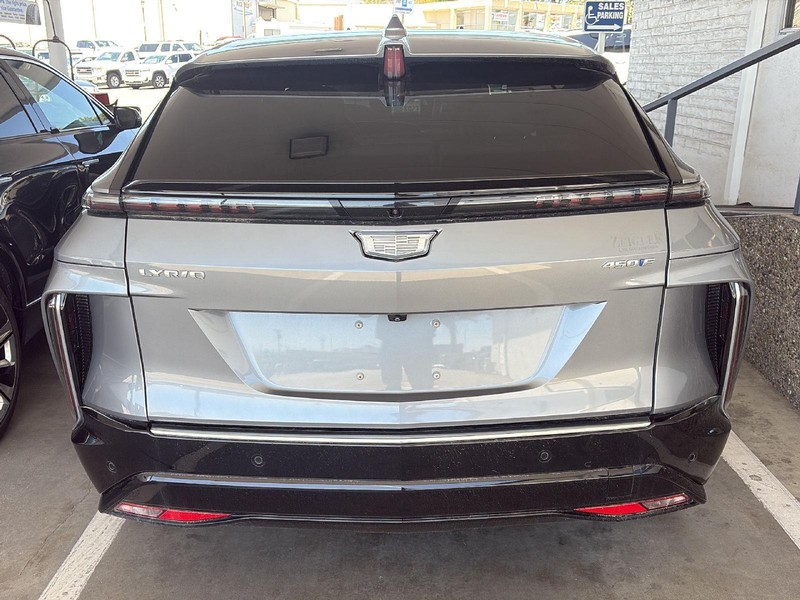 Cadillac LYRIQ Vehicle Full-screen Gallery Image 05