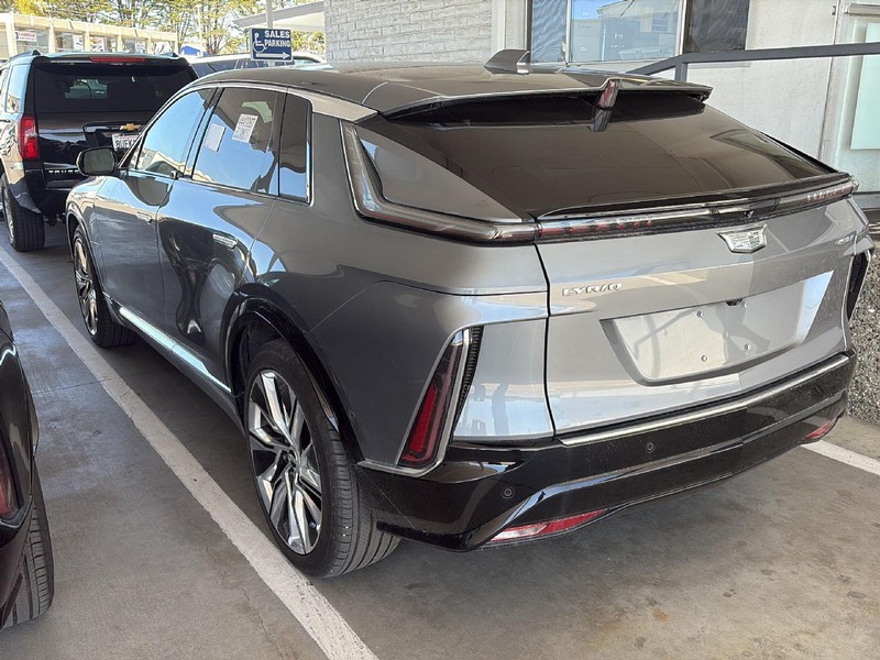 Cadillac LYRIQ Vehicle Full-screen Gallery Image 06