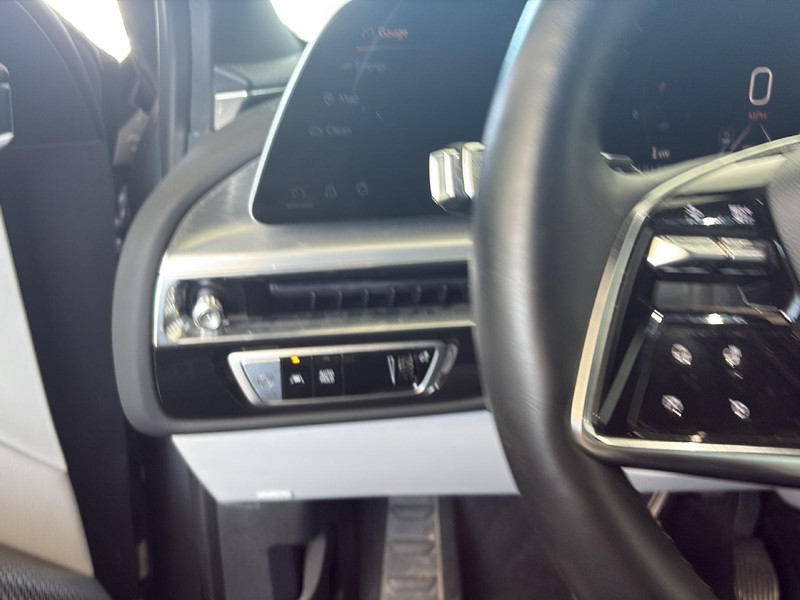 Cadillac LYRIQ Vehicle Full-screen Gallery Image 10