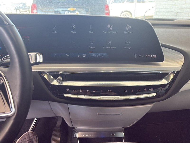 Cadillac LYRIQ Vehicle Full-screen Gallery Image 11