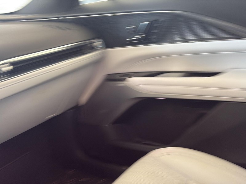 Cadillac LYRIQ Vehicle Full-screen Gallery Image 15