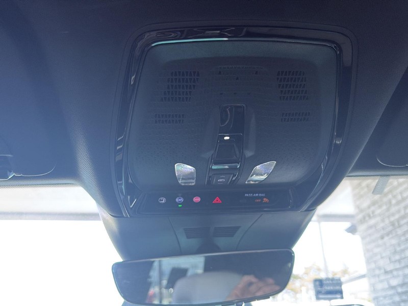 Cadillac LYRIQ Vehicle Full-screen Gallery Image 16