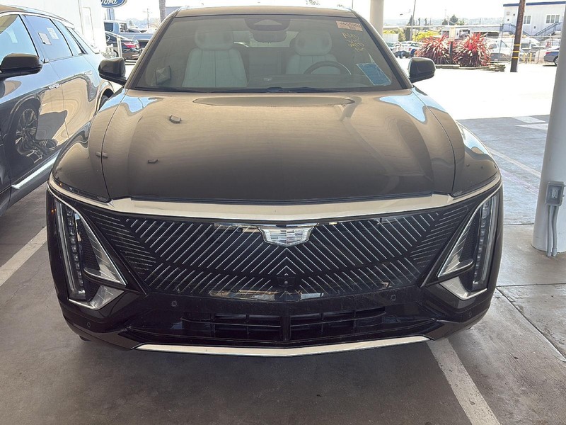 Cadillac LYRIQ Vehicle Full-screen Gallery Image 02