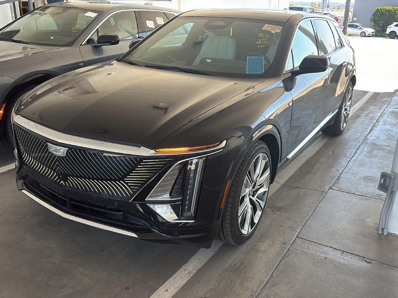 Cadillac LYRIQ Vehicle Full-screen Gallery Image 03
