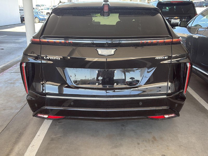 Cadillac LYRIQ Vehicle Full-screen Gallery Image 05
