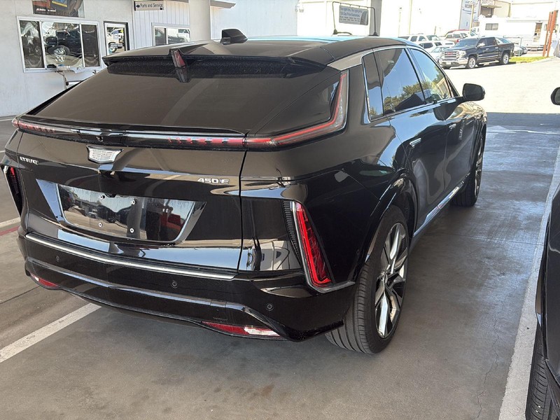 Cadillac LYRIQ Vehicle Full-screen Gallery Image 06