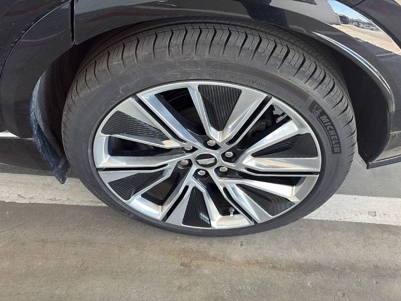 Cadillac LYRIQ Vehicle Full-screen Gallery Image 07