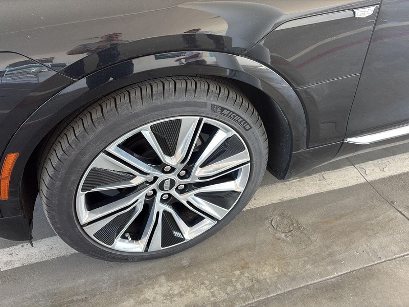 Cadillac LYRIQ Vehicle Full-screen Gallery Image 08