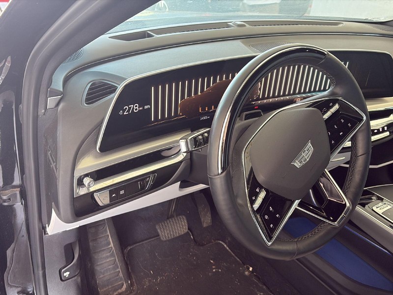 Cadillac LYRIQ Vehicle Full-screen Gallery Image 10