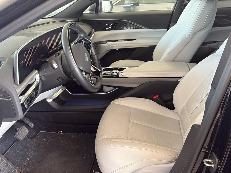 Cadillac LYRIQ Vehicle Full-screen Gallery Image 12