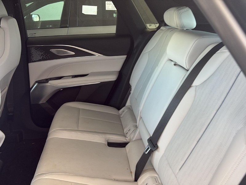 Cadillac LYRIQ Vehicle Full-screen Gallery Image 14