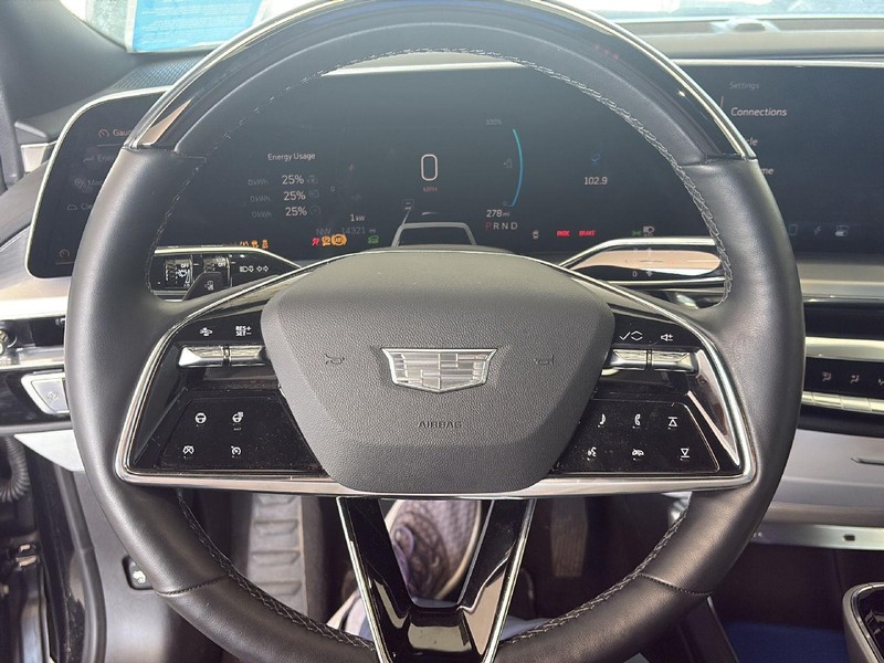Cadillac LYRIQ Vehicle Full-screen Gallery Image 17