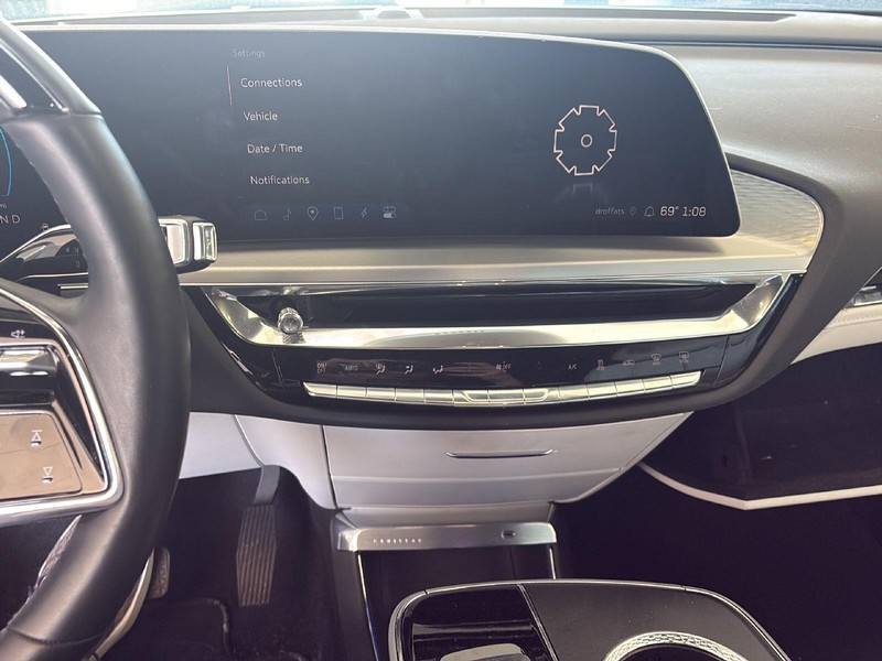 Cadillac LYRIQ Vehicle Full-screen Gallery Image 18
