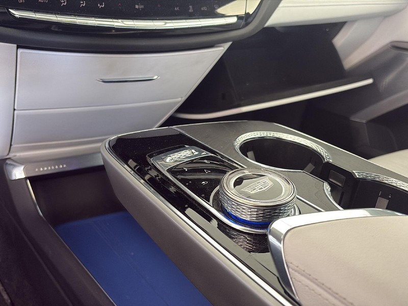 Cadillac LYRIQ Vehicle Full-screen Gallery Image 19
