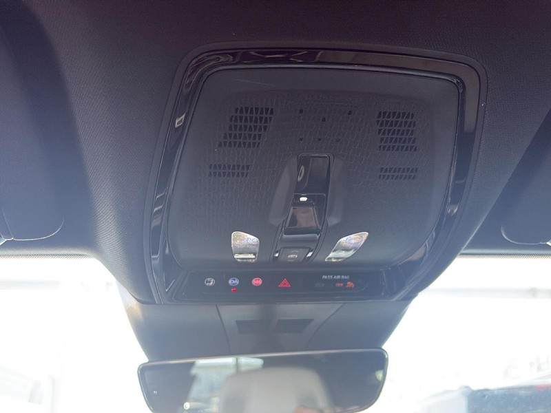 Cadillac LYRIQ Vehicle Full-screen Gallery Image 21